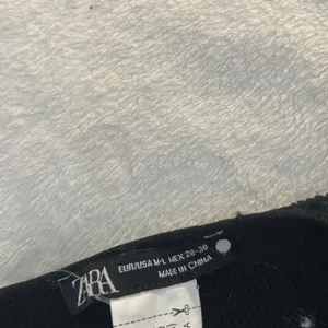 NWT‎ ZARA BASIC Black CROP TANK thumbnail 3