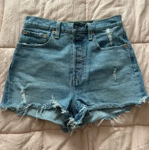 Levi’s Ribcage Shorts High-Rise Denim thumbnail 1