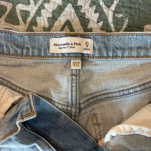 abercrombie curve love shorts thumbnail 3