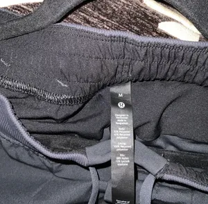 Comfortable black joggers by Lululemon Athletica. Ideal for active or casual wear. Lululemon Men’s Pants size M thumbnail 5