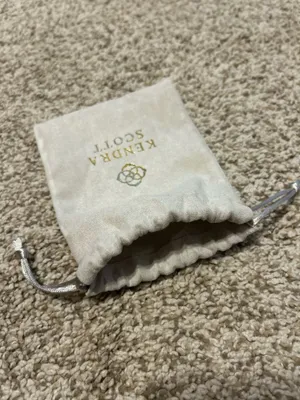 Kendra Scott Jewelry bag thumbnail 3