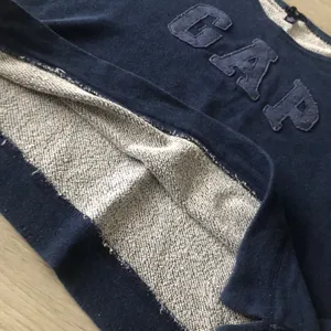 Gap women's logo crewneck sweatshirt. Large thumbnail 9