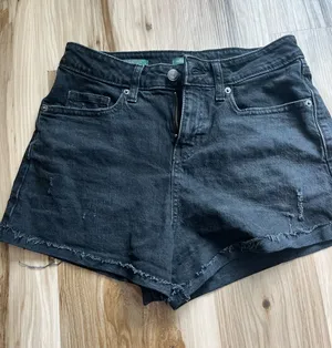 Black Jean shorts Size 4 thumbnail 1