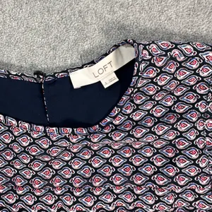 LOFT Women's Small Pleated Paisley Printed Blouse Navy Blue Round Neck Lined thumbnail 3