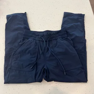Lululemon Beyond the‎ Studio Crop Pants Navy Size 2 thumbnail 4