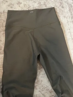 Abercrombie YPB Flare Leggings thumbnail 1
