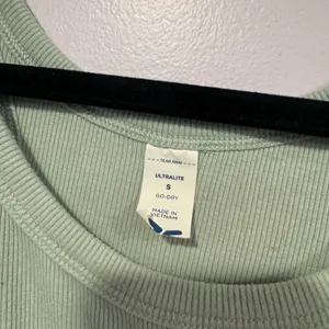 Blue old navy ribbed ultralight‎ tank top thumbnail 2