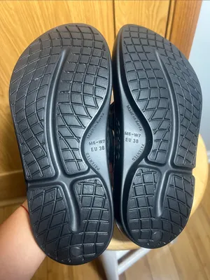 OOFOS Black Women's Sandals Size 7 thumbnail 6