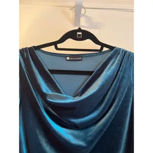 Valerie Bertinelli Teal Blue Velvet Long Sleeve Draped Top For Women thumbnail 4