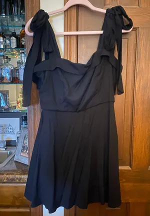 Black Dress thumbnail 1