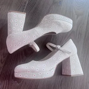 Madden Girl Mantel Mary Jane Platform Pump Daisy Ditsy Floral Coquette Lolita 10 thumbnail 2