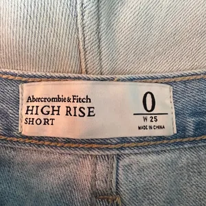 Abercrombie & Fitch High-Rise Distressed Denim Shorts Size 0 thumbnail 3