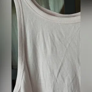 Aritzia Sunday Best ReRib tank top ribbed scoop crop sinch seamless lilac bloom thumbnail 7