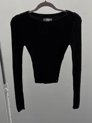 Hollister Black Ribbed Crewneck Long-Sleeve Fitted Sweater thumbnail 1