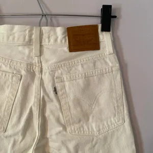 Levi's Wedgie Straight White Jeans Button Fly Preppy Cotton Minimalist size 24 thumbnail 6