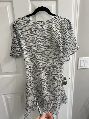 Abercrombie Gray Zebra Strip Button Front Ladies Dress thumbnail 5