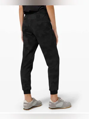 Lululemon On the Fly Jogger Heritage Camo Deep Coal size 6 thumbnail 4