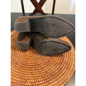 Frye & Co Womens Brown Suede Ankle Boots Pointed Toe Side Zip Block Heel Size 8M thumbnail 11