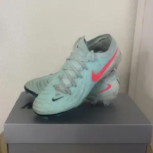 Nike women’s soccer cleats thumbnail 2