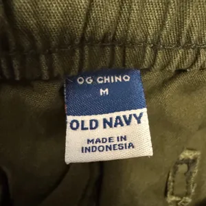 2230 | NWT Old Navy OG Chino High-Rise Utility Shorts Olive Green Womens M thumbnail 4