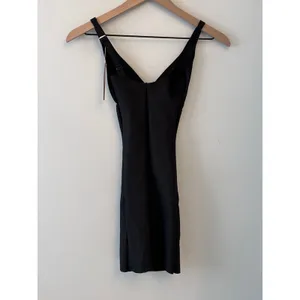 Skims Body Unlined Plunge Mid Thigh Bodysuit Onyx XS. NWT ( SOLD OUT) thumbnail 4