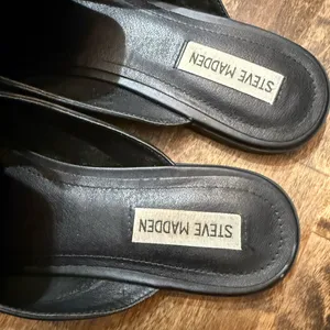 STEVE MADDEN Black Leather w/ Chain Detail Slip-On Loafers Mules Flats Size 10 thumbnail 4