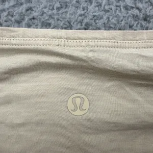 Lululemon Back In Action Short Sleeve Shirt Pale Linen Athleisure Women's 8 thumbnail 3