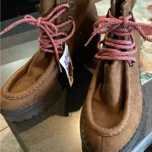 Womens Brown Boots with Pink Laces thumbnail 6