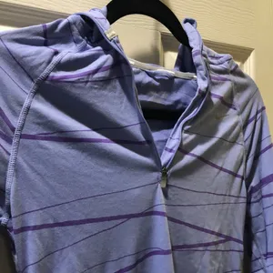 Nike Dri fit 3/4 running‎ top w/hood Purple Small thumbnail 2