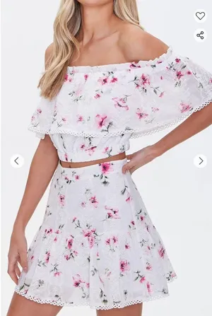 Forever 21 mini floral skirt thumbnail 1