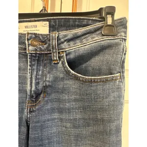 Hollister Mid-Rise Relaxed Bootcut Jeans Medium Wash Raw Hem 4R W27 casual read thumbnail 3
