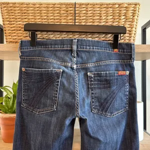 7 For All Mankind Mid-Rise Dojo Crop Jeans, 28 thumbnail 5
