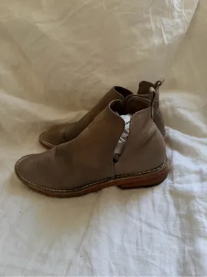 Tory Burch Taupe Leather Pull-Tab Chelsea Booties thumbnail 2