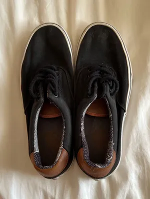 Low-Top Vans Sneakers thumbnail 1