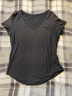 Lululemon tee thumbnail 1