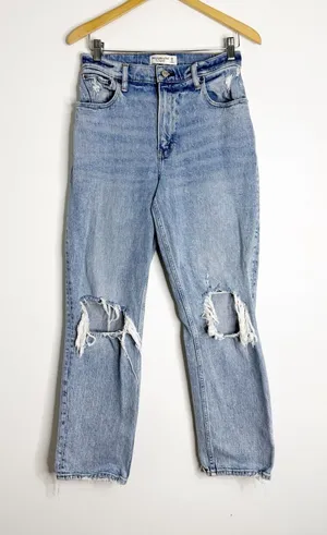 Abercrombie & Fitch Curve Love 90s Straight Jeans Size 6S/28 Distressed thumbnail 1