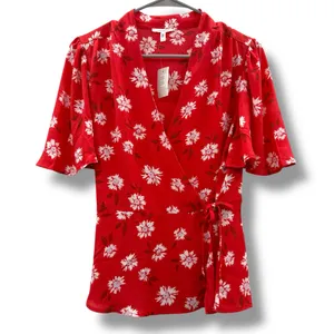 Maurices‎ Red & White Floral Print Short Sleeve Wrap Top Sz S NEW FLAWED thumbnail 1