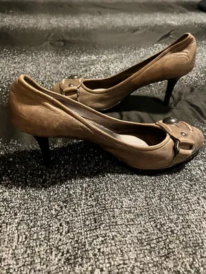 Womens sz6 Coach Darlina Bronze Leather Pumps Heels with Logo Button Detail thumbnail 3