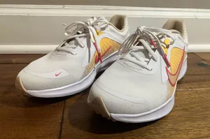 Nike womens Nike Quest 5 White Size 8.5 thumbnail 1