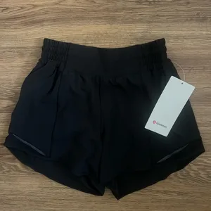 Lululemon Hotty Hot High-Rise Lined Short 4" thumbnail 4