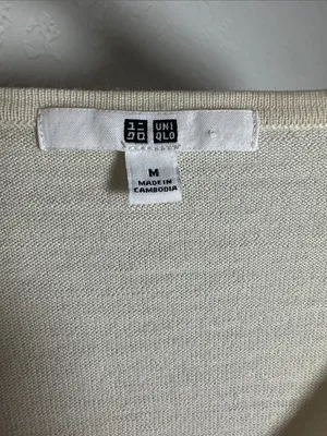 Uniqlo V-Neck Merino Wool Sweater Eggshell Ivory Cream Minimalist Preppy thumbnail 4