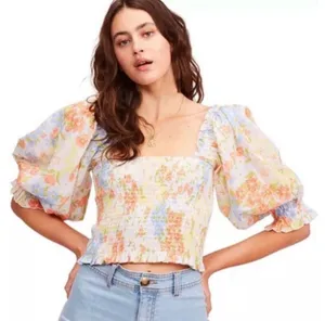 Billabong Feeling Groovy Puff Sleeve Floral Smocked Crop Blouse Top Size L 2692 thumbnail 1