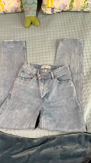 Abercrombie 90s Straight Ultra High-Rise Curve Love thumbnail 5