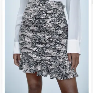 Zara ruffle mini skirt thumbnail 2