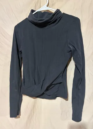 Lululemon long sleeve thumbnail 1
