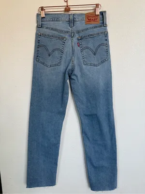 Levi’s Wedgie Straight Jeans Women’s Size 26 Light Wash Distressed Raw Hem thumbnail 3