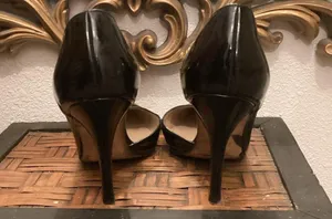 Manolo Blahnik Elegant Black Stiletto Heels thumbnail 4