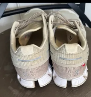 Size 8.5 ON Cloud Sand/snow 50/50 lace up low top Running Sneakers. In EUC! Upgrade your athletic footwear collection with these ON Women's Cloud 50/50 Running Sneaker Shoes thumbnail 6