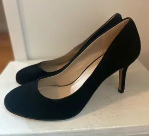Vince Camuto Classic Black Suede Women's Pump - Elegant Mid Heel thumbnail 1