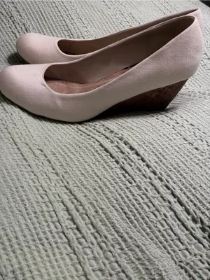 Women’s Wedge Pumps thumbnail 8